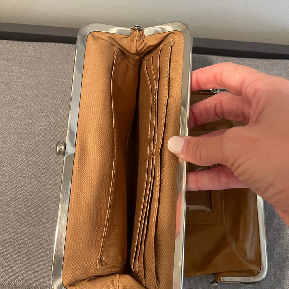 Beautiful Hobo clutch wallet! - Picture 6 of 9